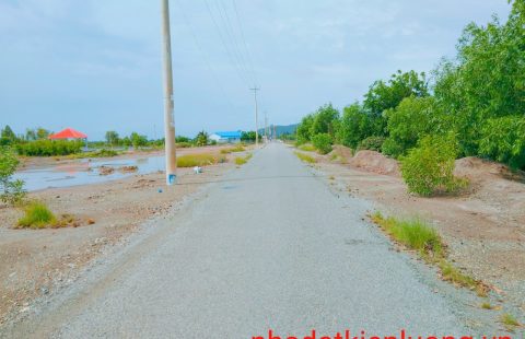 NỀN ĐẤT MẶT TIỀN CẦU TĐ 8 GIÁ RẺ DIỆN TÍCH LỚN, ĐƯỜNG TRẢI NHỰA ĐẸP.